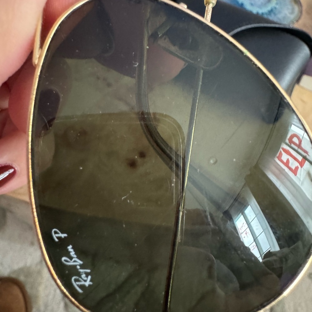 Ray-Ban Gold Aviator Sunglasses with Black Case - Picture 5 of 7